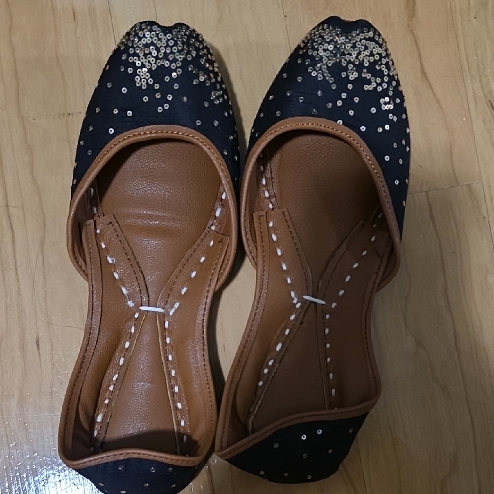 Elegant Black and Gold Women's Flats